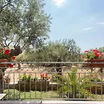 Hébergement de vacances Small Paradise In Saint Nicolas Village !
