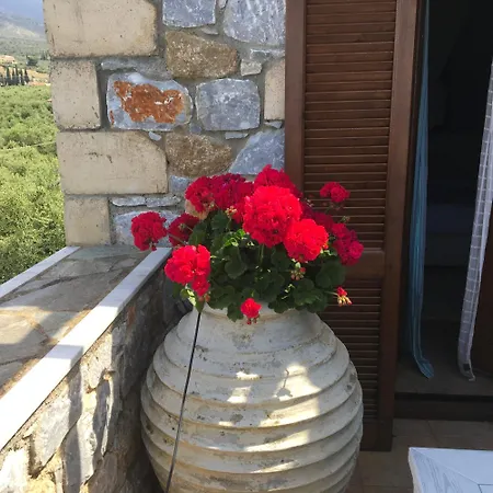 Small Paradise In Saint Nicolas Village ! بيت للعطل